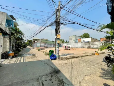 Đất góc 2mt dt 137m2 đg 5m vị trí đẹp ngay tân xuân 1 giao lê thị hà.