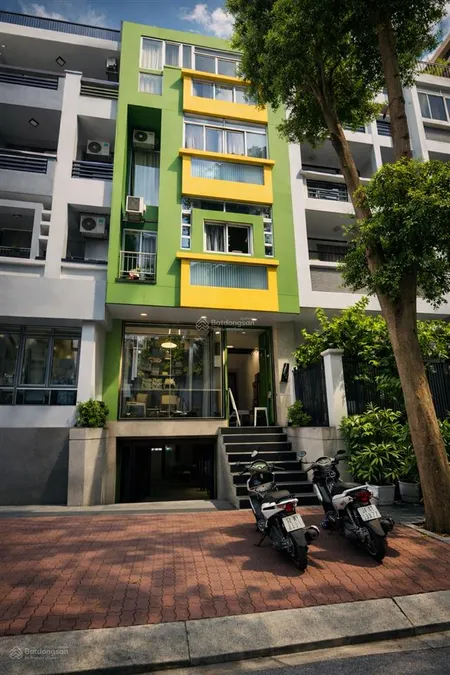 Nhà mới 3 lầu có thang máy kdc kim sơn ( dt 5x20) giá 20 tỷ tl