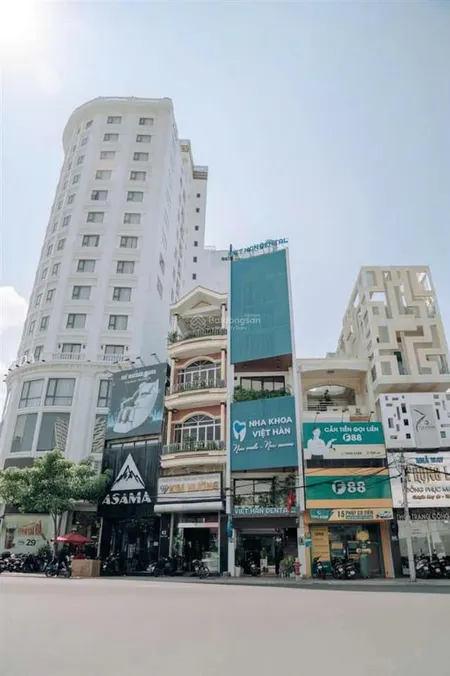 Căn nhà 7 tầng ngay vòng xoay quang trung