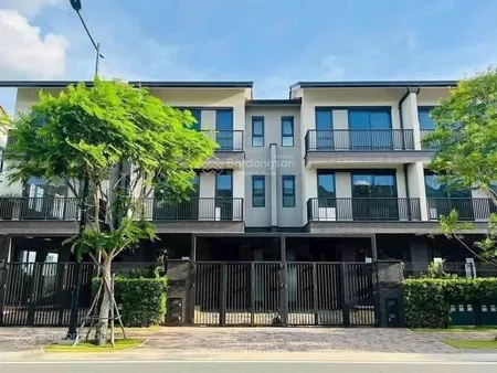 Bán nhà phố vườn 1 trệt 2 lầu kđt waterpoint dt 6x15m đã có sổ