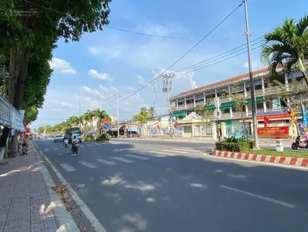 Nhà mặt tiền trần phú 7,3 tỷ đối diện trường học gần bệnh viện tỉnh, phước hậu, tỉnh vĩnh long