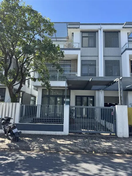 Nhà biệt thự đông tăng long tp hcm
