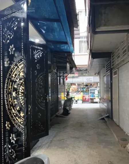 Tầng 1 đống đa hai lối ô tô gần nguyễn trường tộ sổ đỏ 30 m2 (sử dụng thực tế 75m2)
