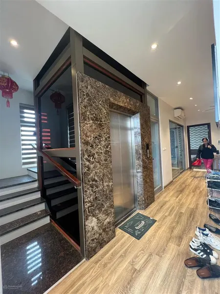 Bán gấp bt vinhomes riverside 180m2 hơn 50tỉ lô góc 2 mặt tiền trục vào kđt dòng tiền cao