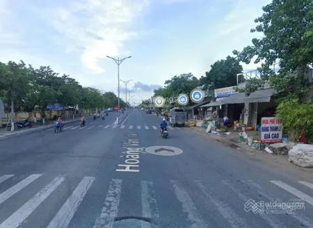 Cần bán lô đất hiếm 2100m2 mặt tiền đường hoàng văn thái
