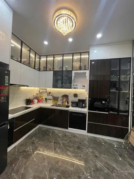 Bán nhà 3 tầng ngay trung tâm quận 3 gần chợ. thang máy vip. dt 60m2. 0896 994 *** (nhi)