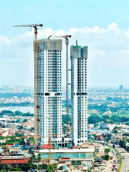 Bán gấp căn 1pn+, tầng đẹp, view hồ bơi, giá tốt, 20% đến nhận nhà, hỗ trợ vay bank. 0931 118 ***