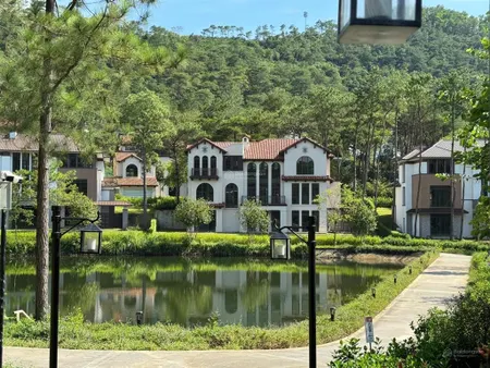 Định cư nước ngoài bán căn bt song lập mặt hồ lưng núi giá tốt hơn cdt 20% thanh xuan valley