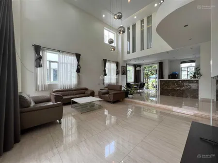 Villa park view sông. dt 320m2. nhà hoàn thiện đẹp, sân vườn rộng. sổ sẵn view công viên. giá 45 tỷ