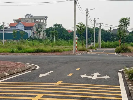 Bán đất 108m2 chợ gạch mặt đường to