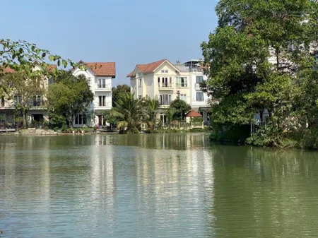 Bán s lập hoa sữa 633 258m2, nội thất tỉ mỉ, thang máy, sân trước để 2 xe oto. view sông mở. 80 tỷ