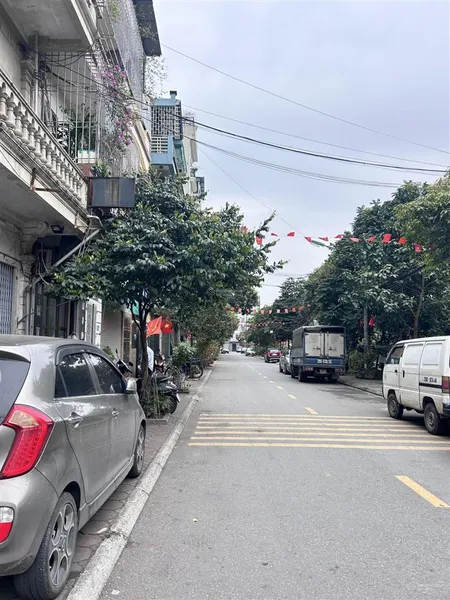 Bán đất phân lô phúc đồng long biên, 83m2, vỉa hè rộng, khu dân trí, giá chào 295 triệu/m2