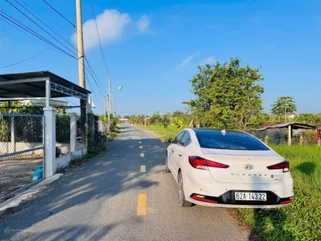 Mặt tiền nhựa nguyễn thị lầu đường thông về phà long sơn