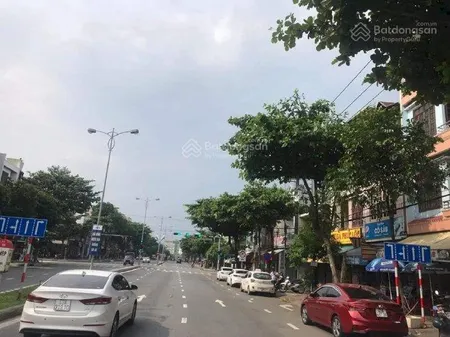 Hàng hiếm đầu tư đất ngang lớn gần 8m vị trí trung tâm đắc địa gần bến xe giá chỉ 2,85 tỷ.