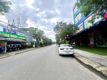 Dãy trọ 5 phòng đường 10m5 hồ tùng mậu trục thông biển nguyễn tất thành . 108m2 ngang 4m5 .