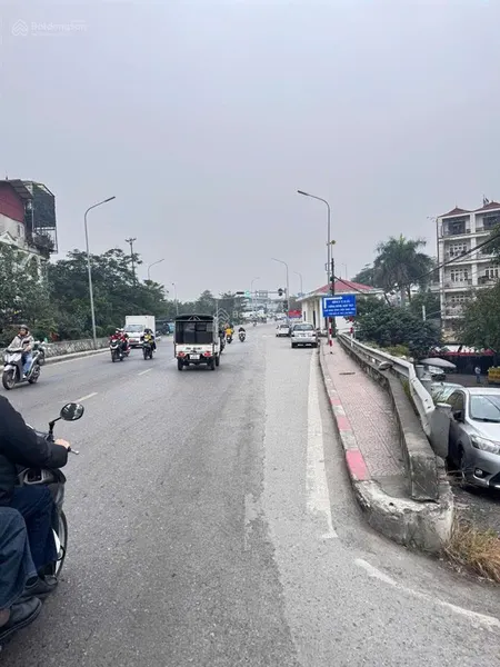 Bán đất mặt phố phú viên,bồ đề, 90/140m mt 5m giá 21,5 tỷ,oto,kd