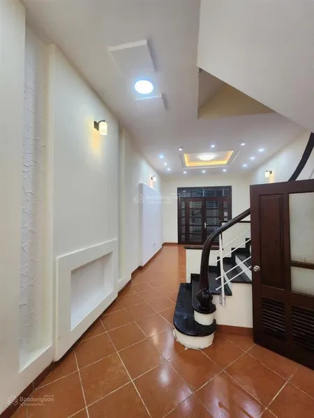 Siêu rẻ bán nhà đê la thành,100ra phố, ngõ rộng, dân trí cao, đi lại thuận tiện, 52mx5tầng, 9tỷ5