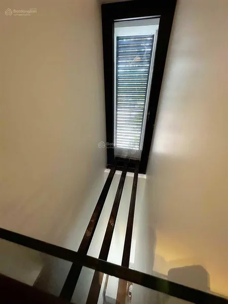 Bán căn góc 7 tầng tại yên lãng, đống đa. dt 60m2 x mt 10m. thông sàn, gara ô tô thang máy