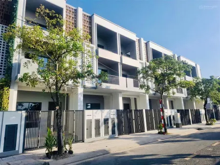 Nhà phố meadow compound 105m2/235m2 bàn giao sẵn trả tới 2029 giá 11ty