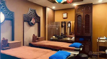 Chính chủ bán gấp nhà 5 tầng, mặt tiền hoàng sa, view trực diện biển
