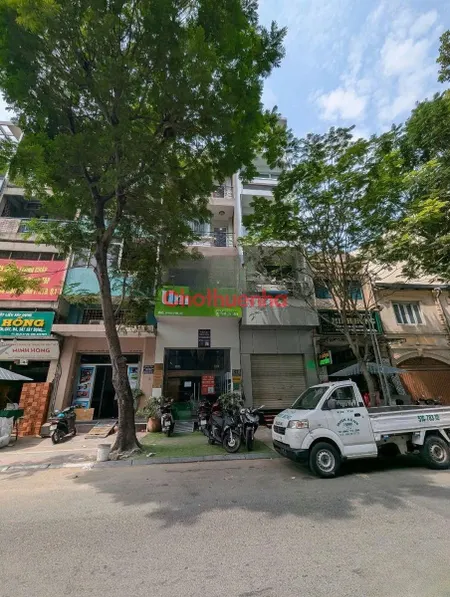 Cho thuê nhà mặt tiền đường Phó Đức Chính, Quận 1 - Thang máy - Cầu Thang Cuối