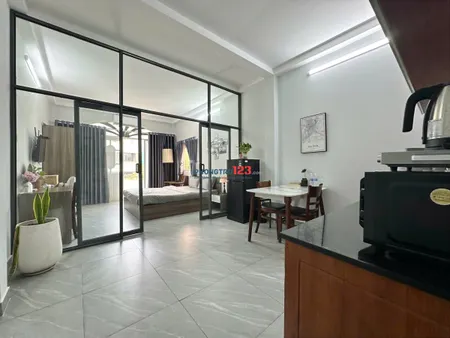 Cho thuê căn hộ 1PN balcony giá rẽ ngay cầu Calmette - chợ Bến Thành