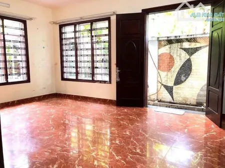 Cho thuê nhà ngõ ô tô thông phố Láng Hạ - DT 95m2 x 5 tầng - MT 8m - Giá 35 triệu.