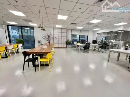 Cho thuê MB 300m2 phù hợp làm trung tâm giáo dục, mầm non tại trung tâm Cầu Giấy giá 180k