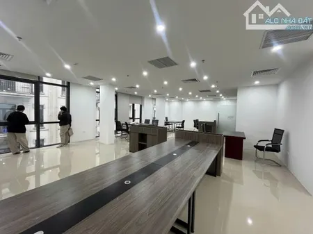 Cho thuê văn phòng 120 m2 tại Vạn Phúc, sàn thông đẹp như ảnh, giá chỉ 18 tr/tháng