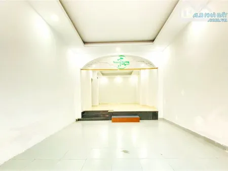 Cho Thuê Mặt Bằng Lam Sơn 90m² Lối Đi Riêng