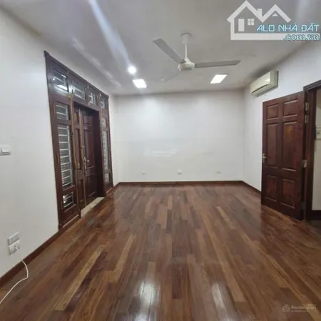 Cho thuê nhà ở Hoàng Công Chất 60m2, 4 tầng, chia 5 phòng rộng