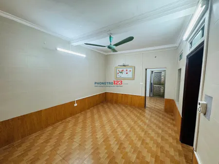 Cho thuê tầng 1 trong nhà riêng tại phố Khâm Thiên, giá 6 triệu diện tích 70m2