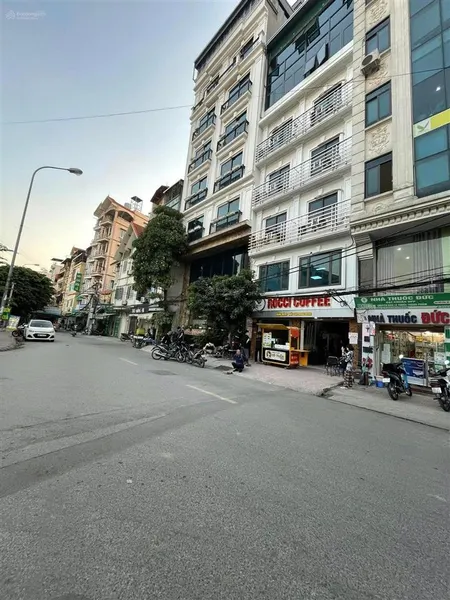 Cho thuê mbkd tại mễ trì hạ. diện tích 130m2, giá chỉ 20tr/tháng sẵn bàn ghế