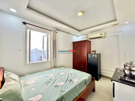 PHÒNG CỬA SỔ TRỜI CÓ THANG MÁY GẦN CÔNG VIÊN LÀNG HOA
