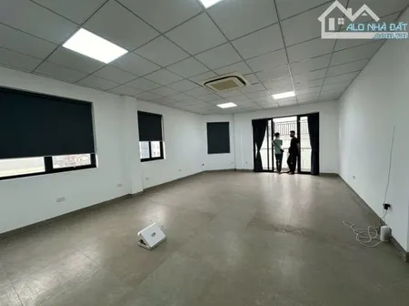 Cho thuê văn phòng khoàng 50 m2, lô góc 2 mặt thoáng tại Nguyễn Trãi