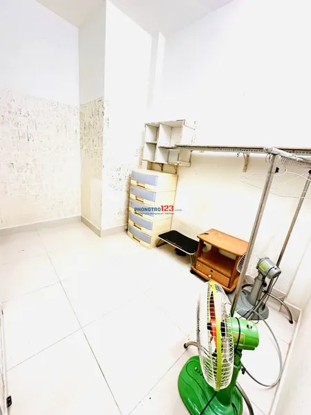 Nhà 3 tầng còn phòng trống lầu 1 cho thuê