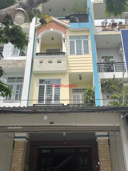 Cho thuê nhà mặt tiền đường Phú Thuận, Quận 7, 4PN + 5WC, Diện tích 4x21m