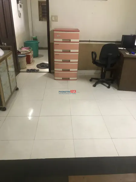 Cho thuê phòng trọ 20m vuông đang bị ế phòng chưa ai dám thuê - 134 CMT8, P10,Q3