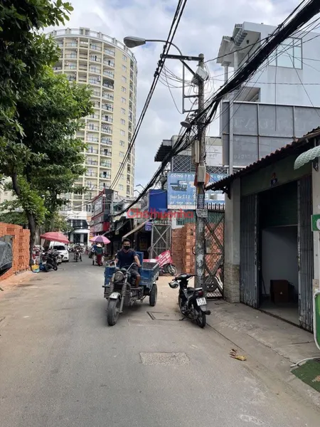 Cho Thuê Nhà diện tích rộng, gần chung cư Yên Thế, cầu Trường Chinh