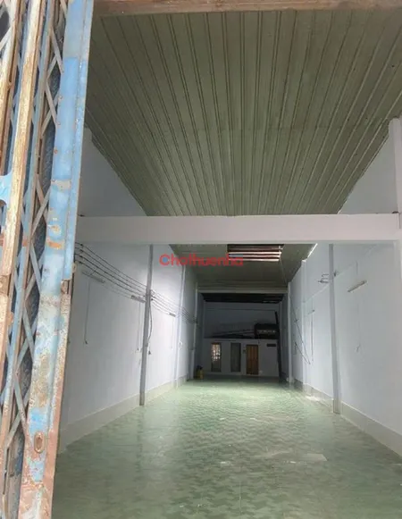 Cho thuê căn nhà mặt tiền đường Phan Sào Nam , ngang 5,2 m dài 27,2 m .