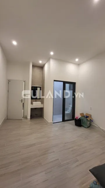 Khách sạn mới xây view đẹp