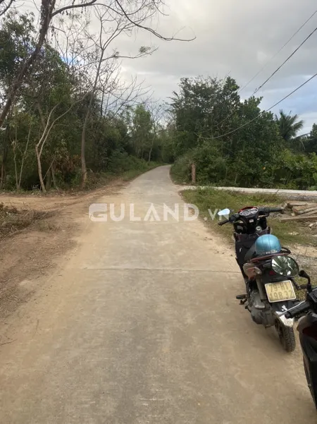 Sát bên thị xã, cách thị xã 5 phút xe máy, 7x23