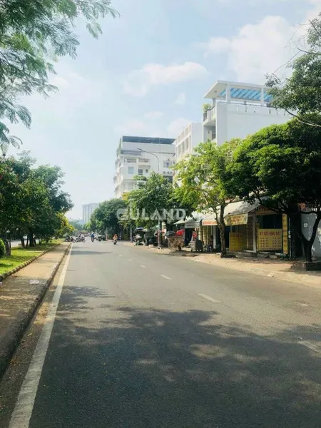 Cho thuê nhà nguyên căn mặt tiền quận Tân Phú dưới 40 triệu I Có trang bị thang máy, đường rộng 30m