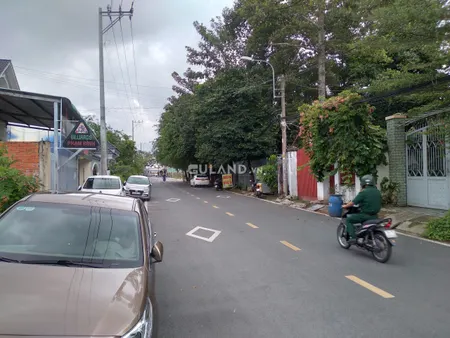 Bán nhà MT đường phan thị Hối  thị trấn củ chi