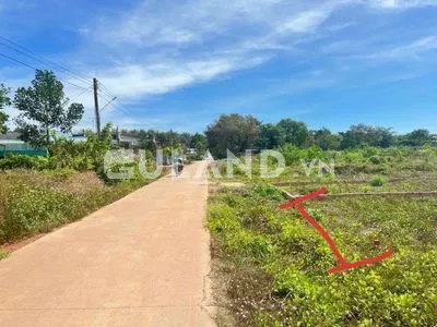 KẸT TIỀN CẦN BÁN LÔ GÓC 2MT 10X60= 620M2 ĐẤT Ở THỊ XÃ GẦN NHÀ MÁY DÂN ĐÔNG. GIÁ 290 TRIỆU