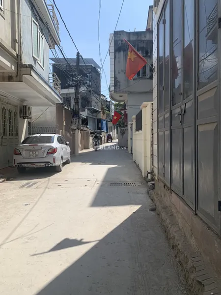 BÁN ĐẤT TẶNG NHÀ CẤP 4 TRUNG TÂM CAO THẮNG,HẠ LONG