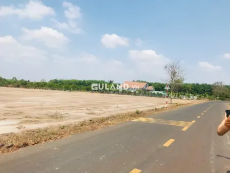 Đất mặt tiền đường cách QL13 70m giá 367tr