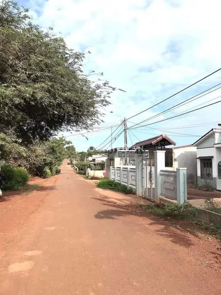 Đất Eabar thôn 5 đẹp ko tỳ vết,đất bằng phẳng,đường nhựa ,đường oto,cách đường tỉnh khoảng 150m ( cấp 1 tỉnh lộ 5 ) ,dân cư đông đúc ,gần các tiện ích……