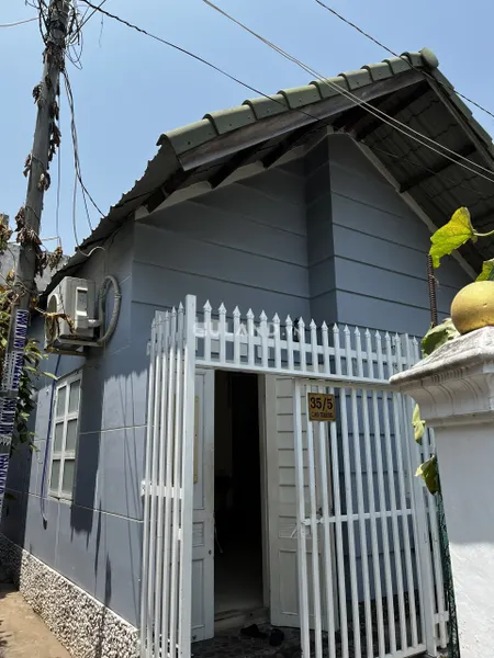 Bán căn nhà nhỏ đối diện công viên Lê Duẩn - trung tâm Phan Thiết. LH: 0974090487