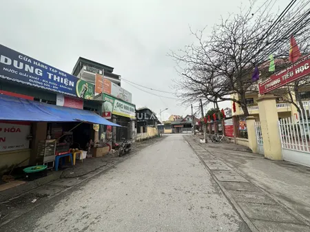 Nhà đối diện tiểu học Yên Giang